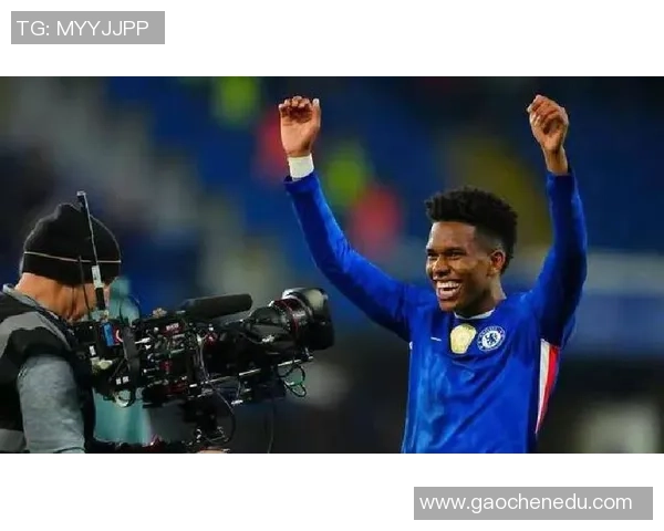 切尔西友谊赛大胜巴萨六比二争议判罚引发全场热议