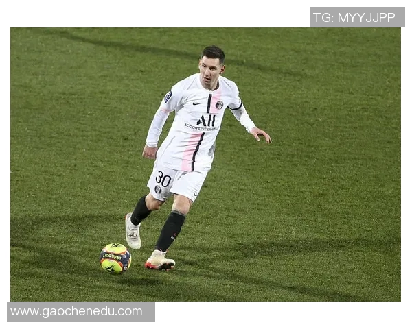 欧联杯精彩对决国米与巴黎圣日耳曼战成平局乌龙球成比赛转折点解析